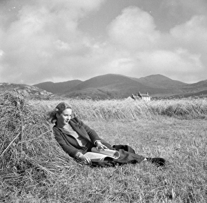 <b class=qtipBold><figcaption>Whisky Galore</figcaption></b><br>whi_bw_neg_ 01<br><em>© Copyright © Studiocanal Films Ltd</em> Whisky Galore