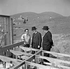 <b class=qtipBold><figcaption>Whisky Galore</figcaption></b><br>whi_bw_neg_ 04<br><em>© Copyright © Studiocanal Films Ltd</em> Whisky Galore