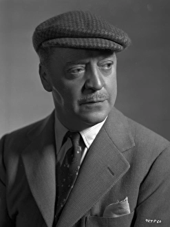 <b class=qtipBold><figcaption>Whisky Galore</figcaption></b><br><br><em>© Copyright © Studiocanal Films Ltd</em> Whisky Galore