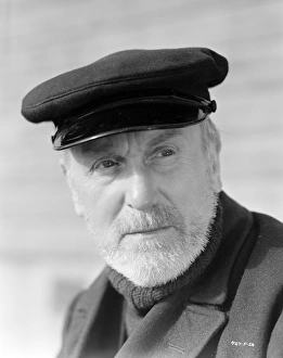 <b class=qtipBold><figcaption>Whisky Galore</figcaption></b><br>whi_bw_neg_por_ 02<br><em>© Copyright © Studiocanal Films Ltd</em> Whisky Galore
