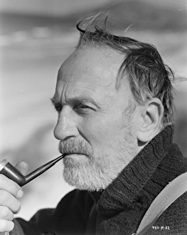 <b class=qtipBold><figcaption>Whisky Galore</figcaption></b><br>whi_bw_neg_por_ 02<br><em>© Copyright © Studiocanal Films Ltd</em> Whisky Galore