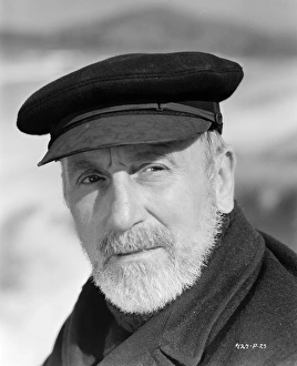 <b class=qtipBold><figcaption>Whisky Galore</figcaption></b><br>whi_bw_neg_por_ 02<br><em>© Copyright © Studiocanal Films Ltd</em> Whisky Galore